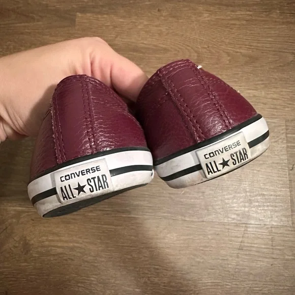 Converse Chuck Taylor Women’s Burgundy Leather Low-Top Sneakers Size 8 - Picture 6 of 8